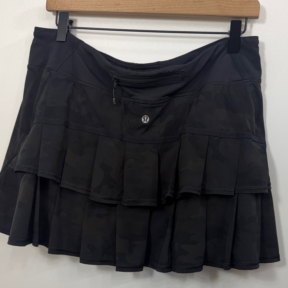 Lululemon Run Pace Setter black skirt camo print size 10
